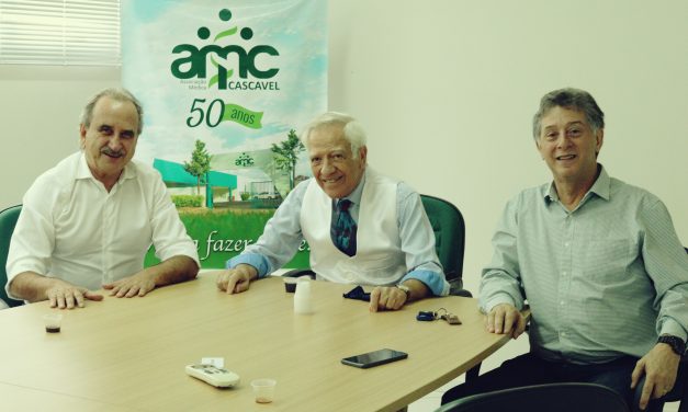 Renato Silva faz visita a AMC