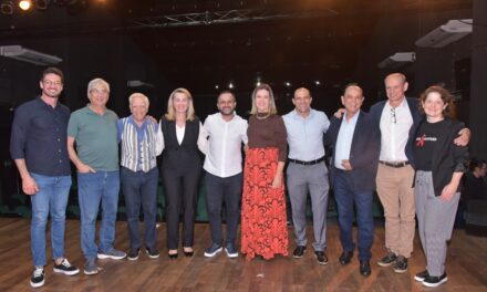 “Unidos pela Vida”: um documentário que emocionou Cascavel ao reviver histórias de luta e solidariedade contra o HIV 