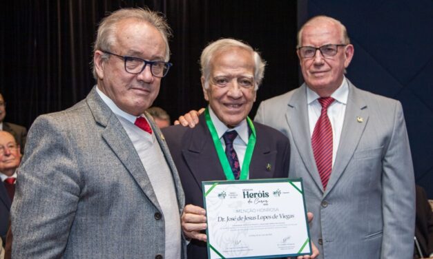 AMC celebra reconhecimento ao Dr. José de Jesus Lopes de Viegas com a Medalha Heróis de Curar